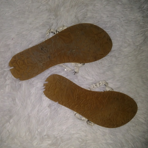 Volcom flip flops - Picture 2 of 2